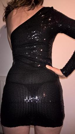 Robe asymétrique en sequin noir